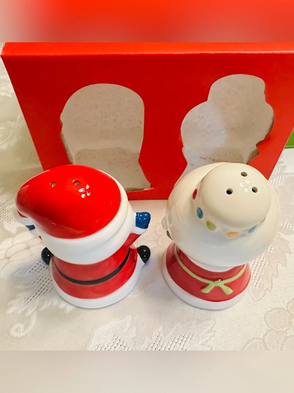 2012 Target Santa & Mrs. Claus Ceramic Salt & Pepper Shaker Set Pristine